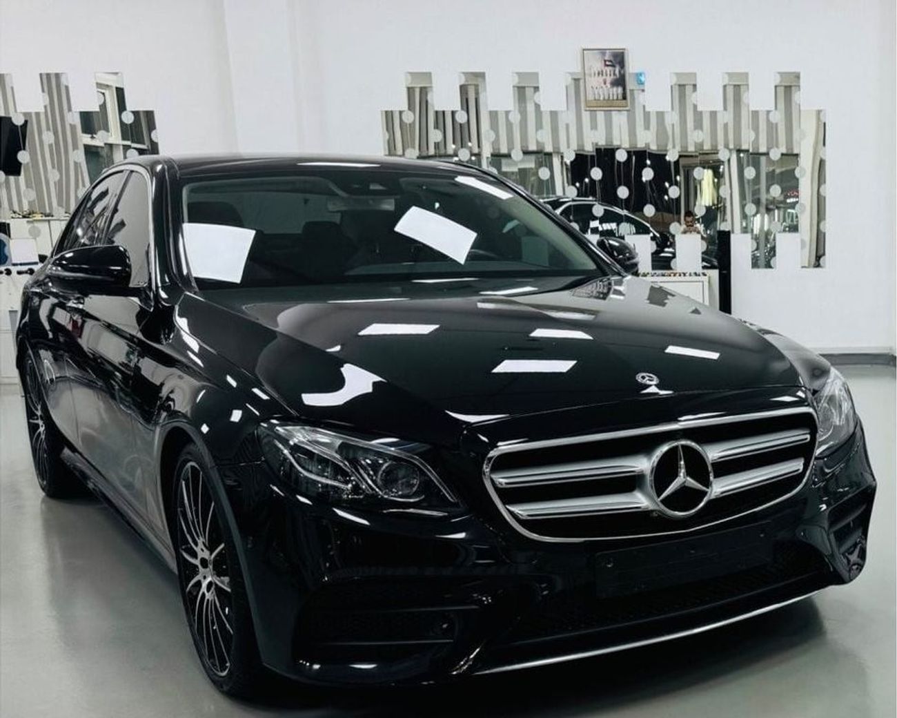 Mercedes-Benz E300 Premium GCC .. FSH .. Warranty .. Perfect Condition .. Panoramic