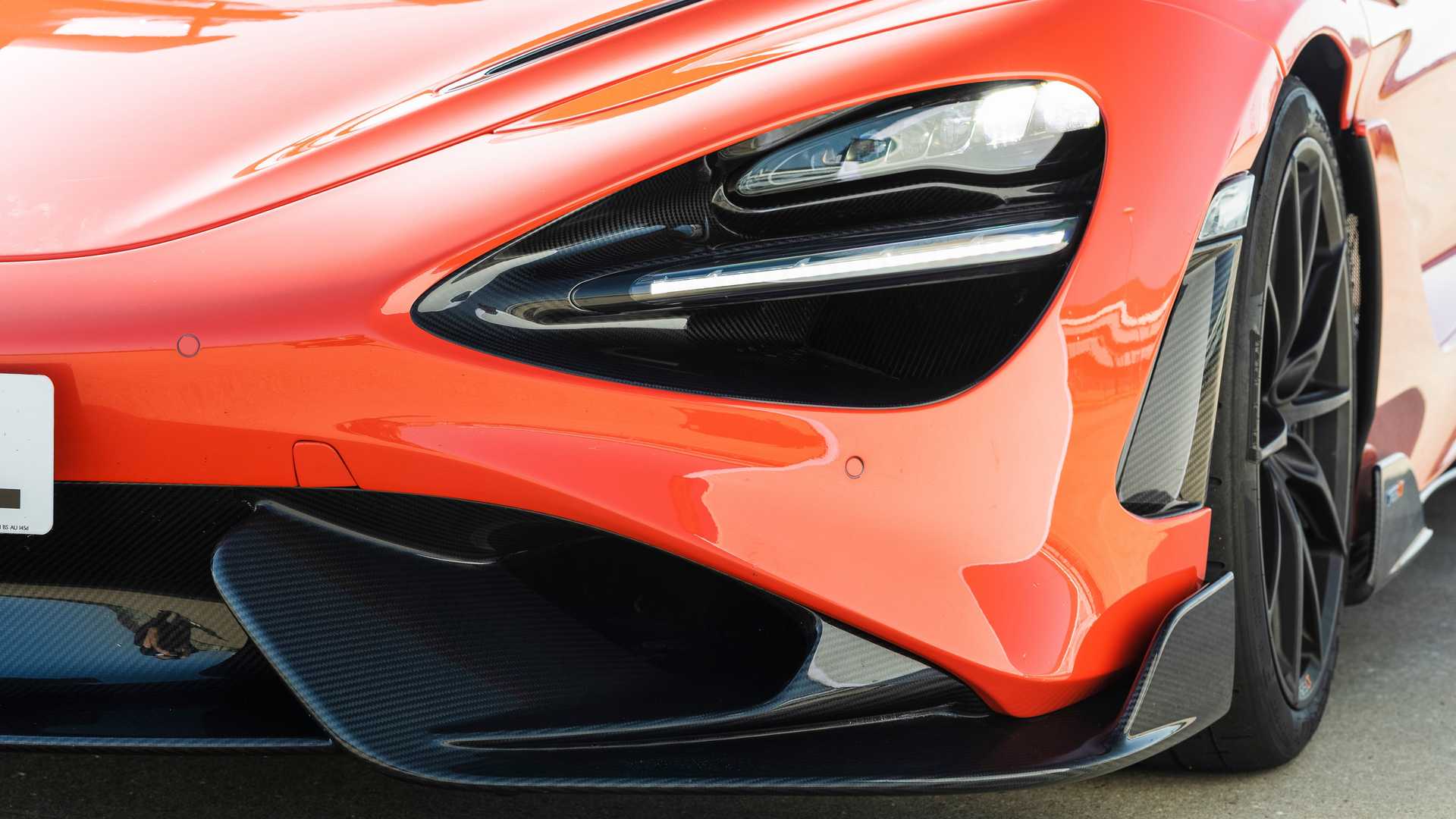 McLaren 765LT exterior - Headlight