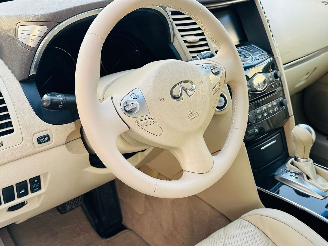 إنفينيتي QX70