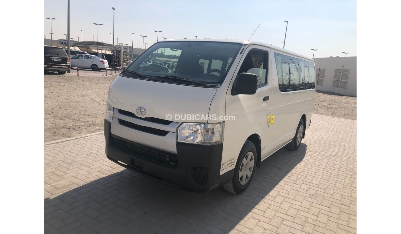 Toyota Hiace Toyota Hiace Bus 13 seater, model:2015. Free of accident