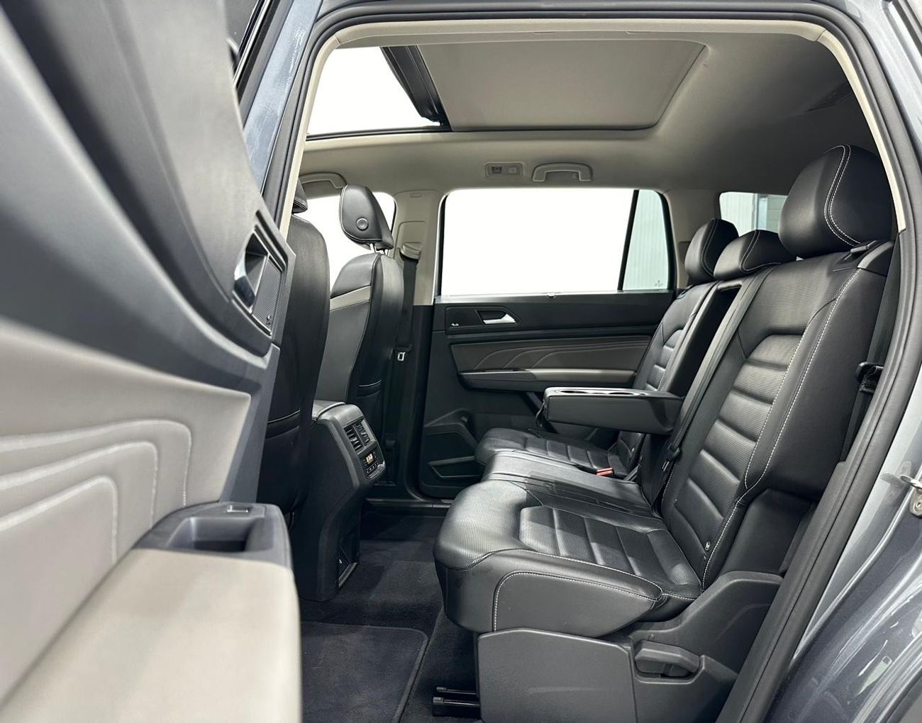 Volkswagen Teramont 2021 Volkswagen Teramont R-Line, OCT 2024 Al Naboodah Warranty + Service Contract, GCC