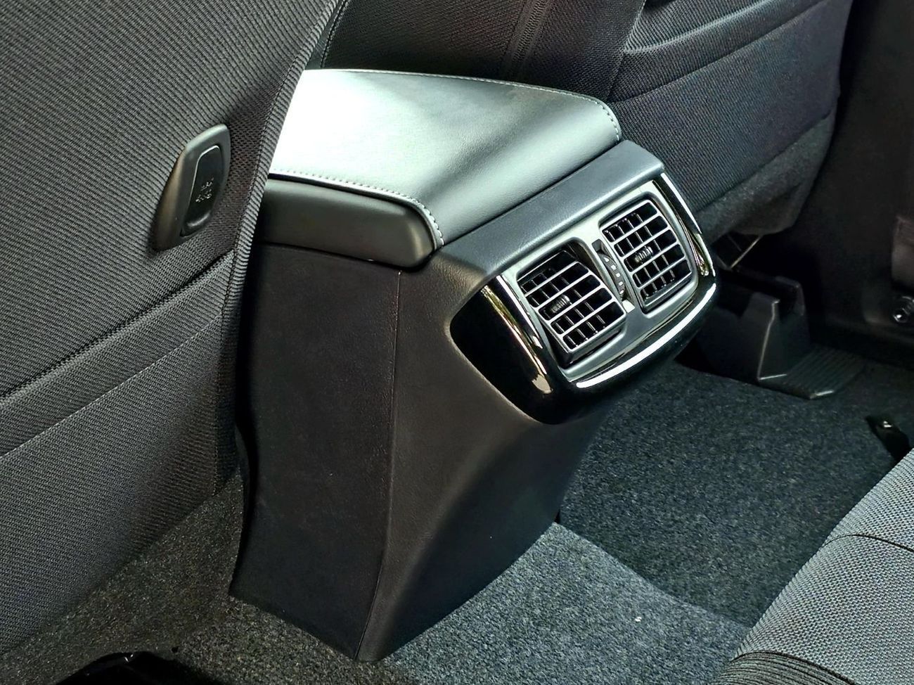 Toyota Hilux TOYOTA HILUX ADVENTURE 4.0L FULL-OPTION BLACK COLOR 2025 MODEL (BSM)