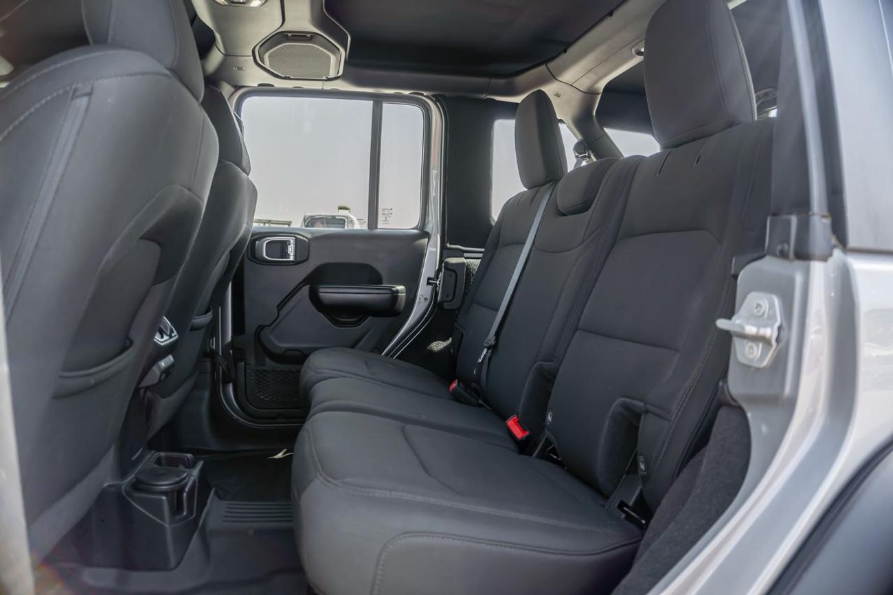 Jeep Wrangler Unlimited Sport 3.6L A/T