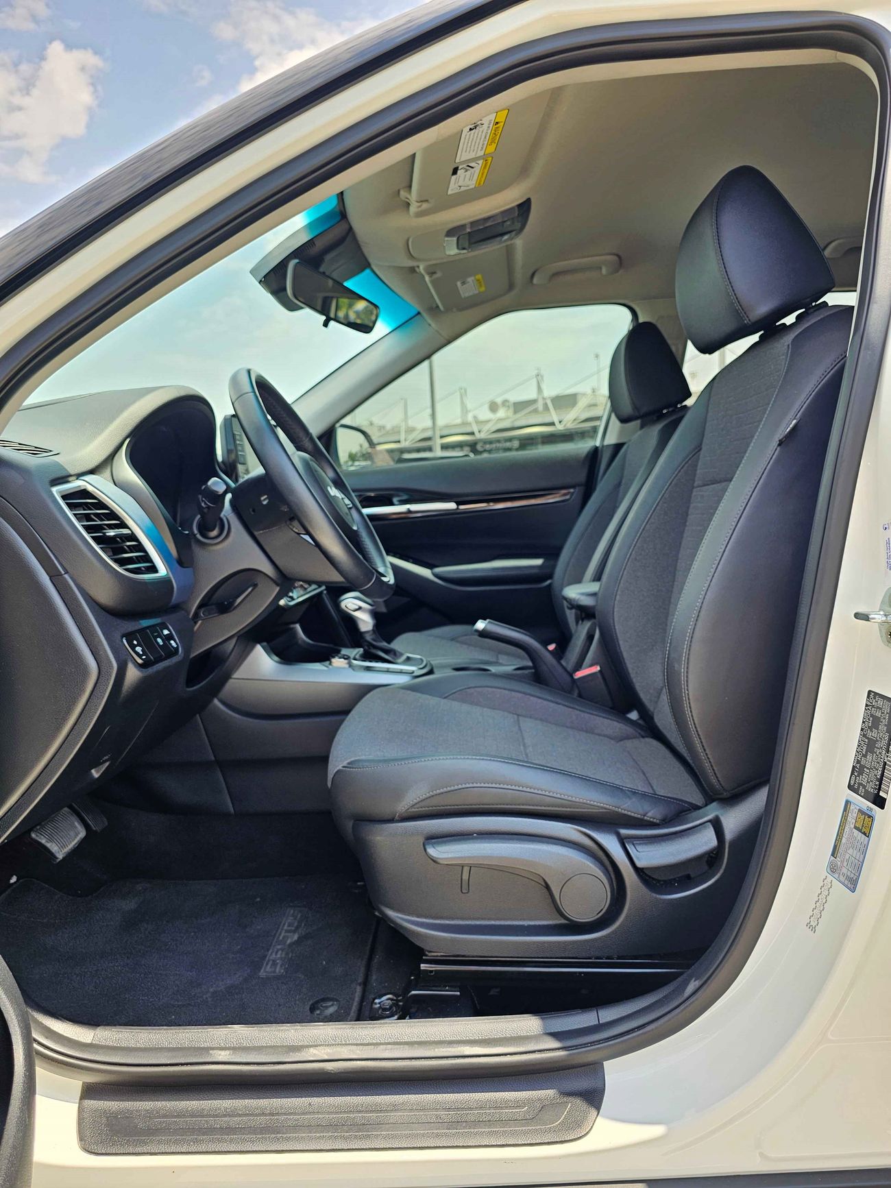 Kia Seltos S/ DUAL TONE/ DVD/  BUTTON START/ LANE ASSIST/ 682 MONTHLY / LOT#75301