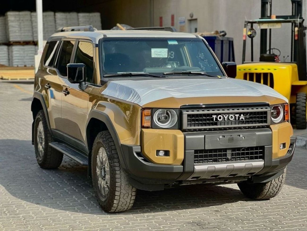 تويوتا برادو 2.4L PETROL FULL OPTION 2024