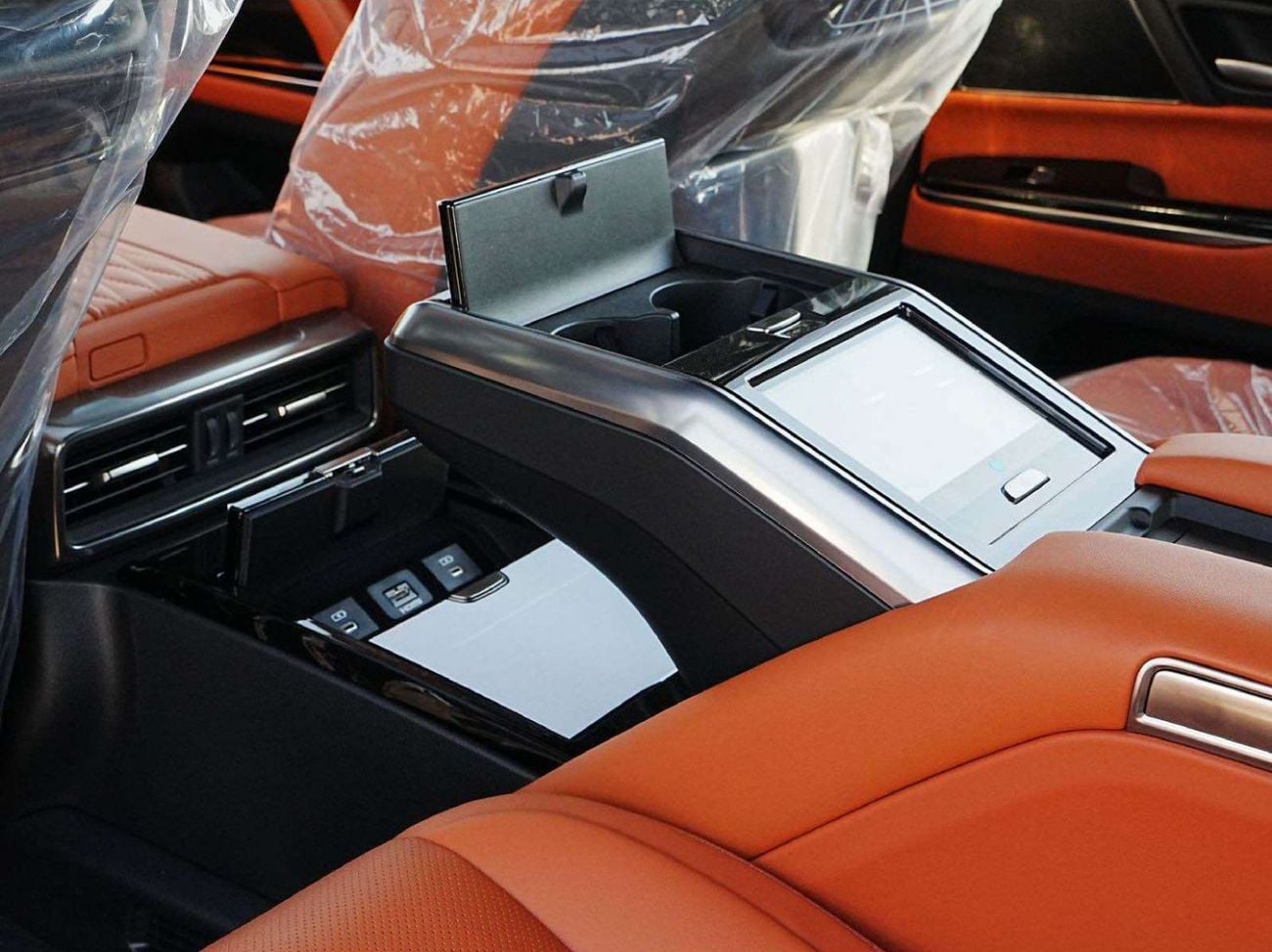 لكزس LX 600 VIP لكزس LX600 VIP موديل 2026، جنوط مقاس 22 بوصة