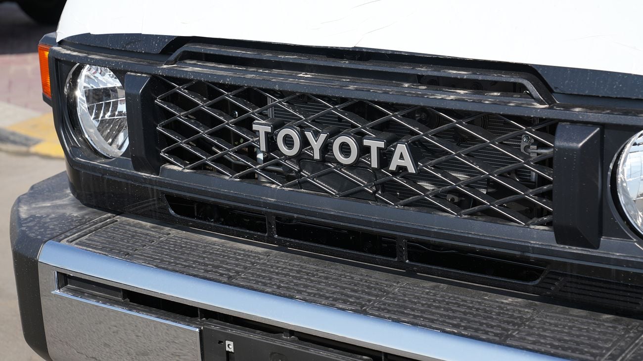 تويوتا لاند كروزر بيك آب تويوتا لاند كروزر هارتوب 5 ابواب 4.0 اسود جير عادي موديل 2025