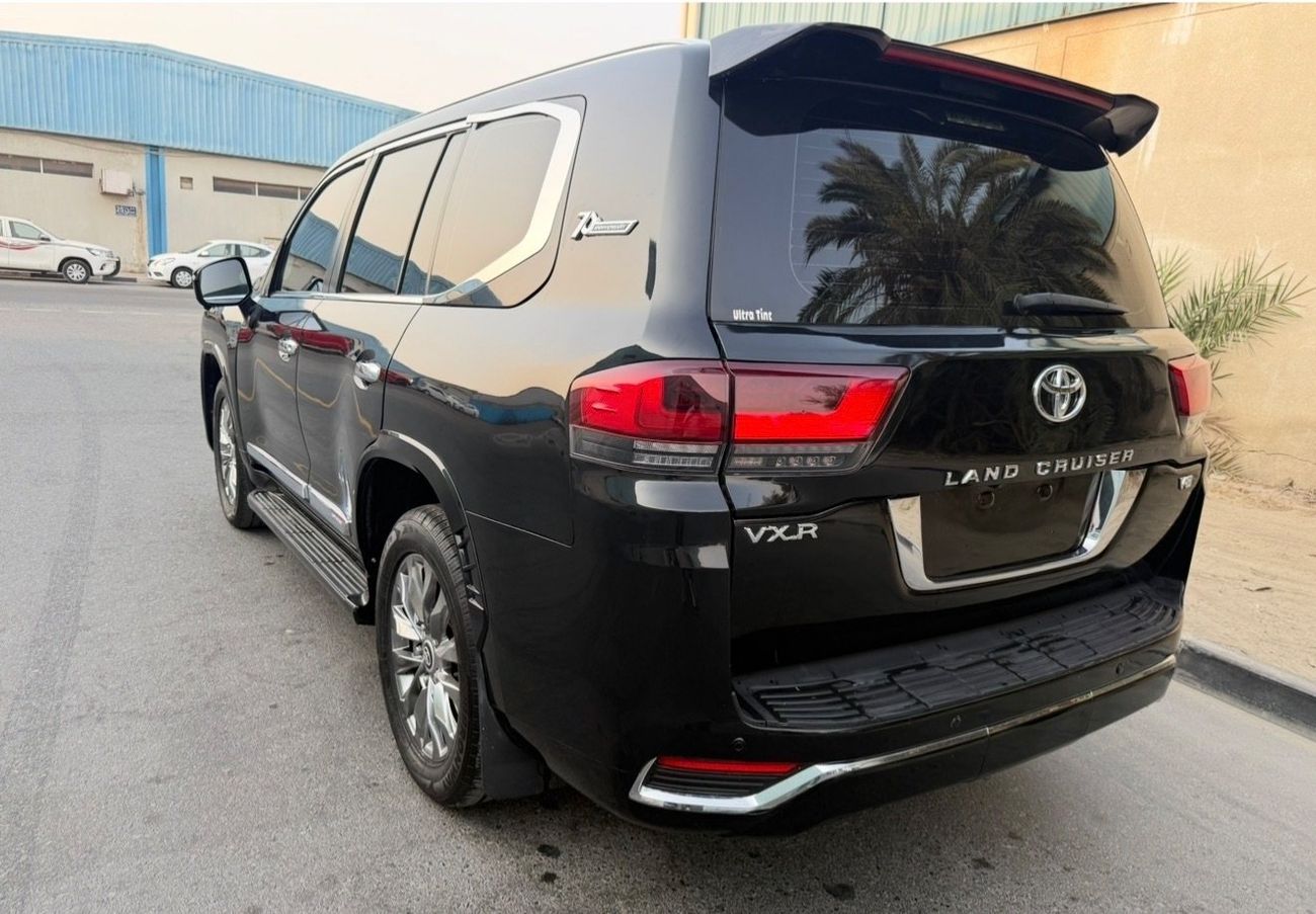 تويوتا لاند كروزر VXR