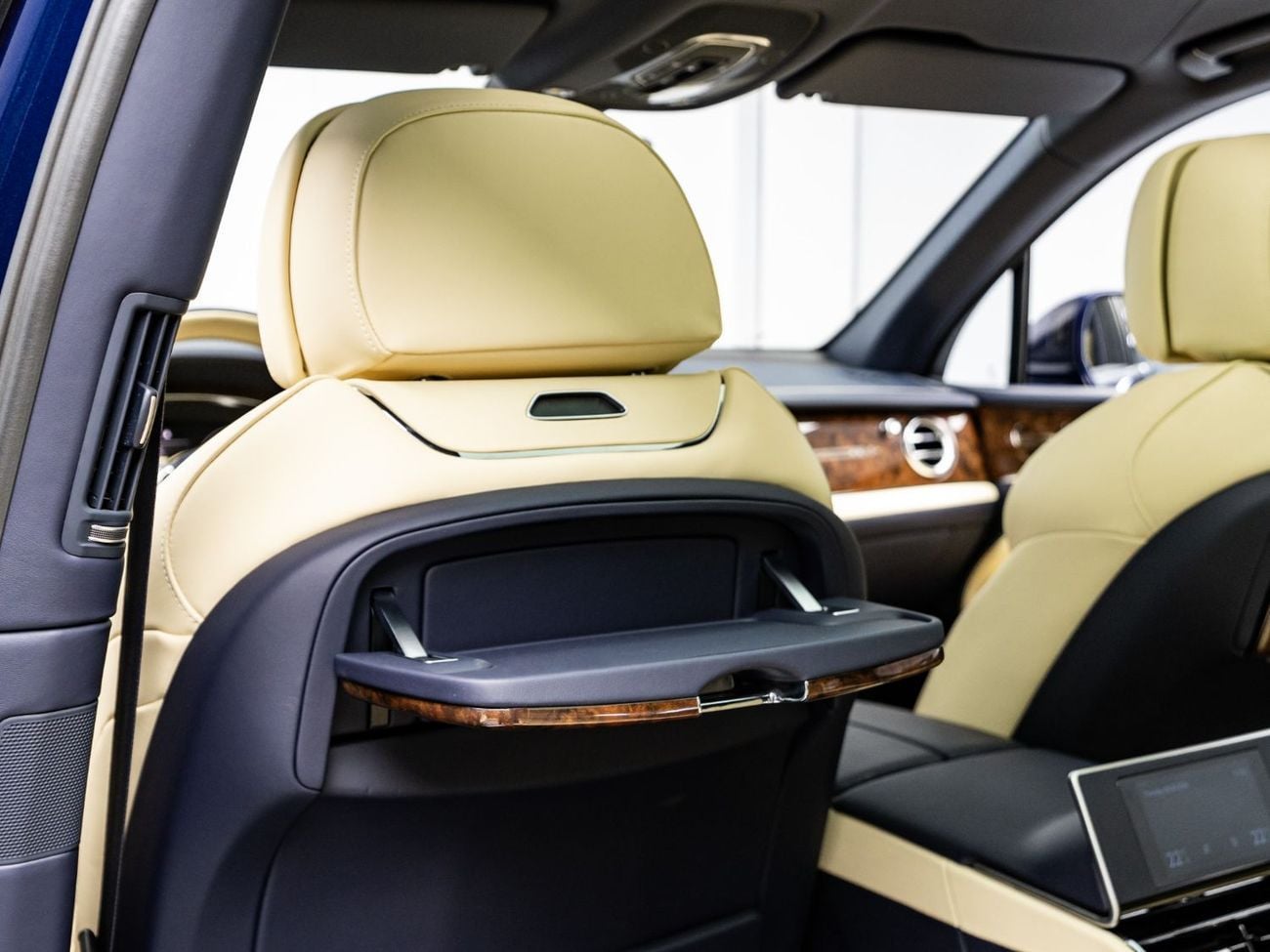 Bentley Bentayga Azure 4.0T Exclusive Extended Eid Offer - Limited Time Only! Bentley Warranty, Low KM's, GCC