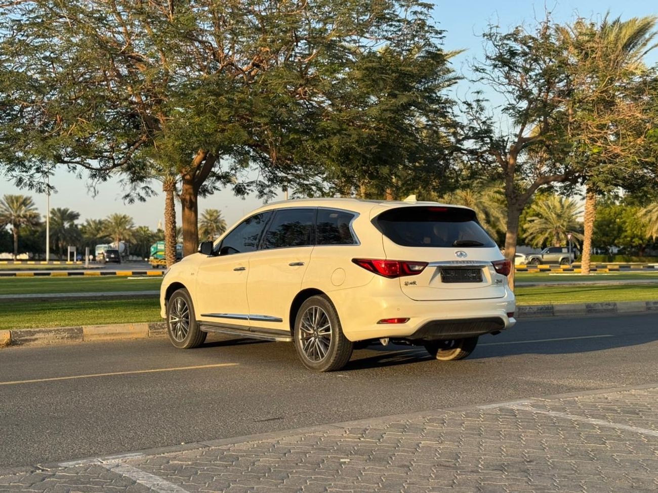 إنفينيتي QX60 Premium 3.5L