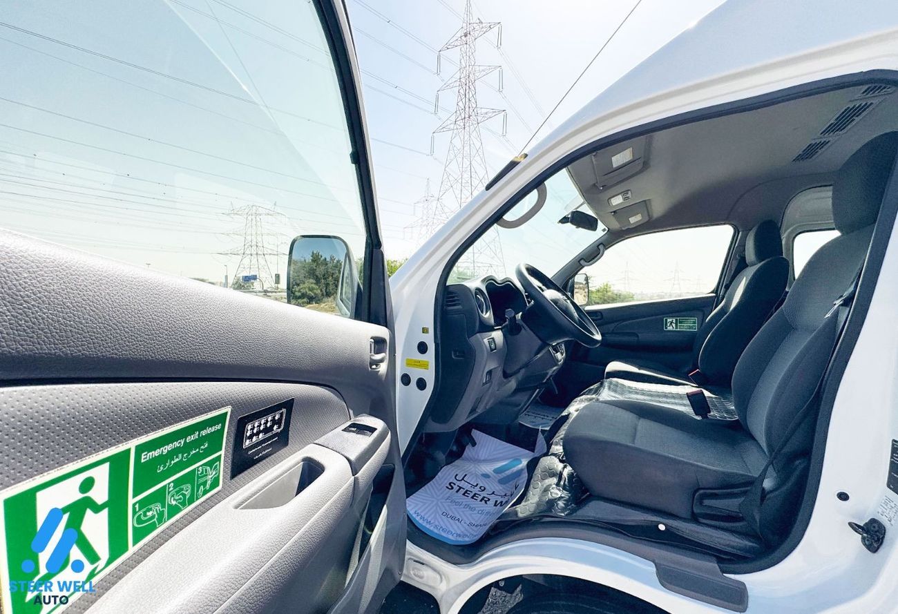 Nissan Urvan 2021  NV350 2.5L RWD HB 13 Seater - Good Performance - GCC Specs - Book now!