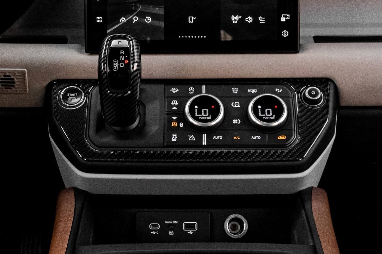 Land Rover Defender Defender 130 P400 | 4,700 P.M | 0% Downpayment | AGENCY WARRANTY!