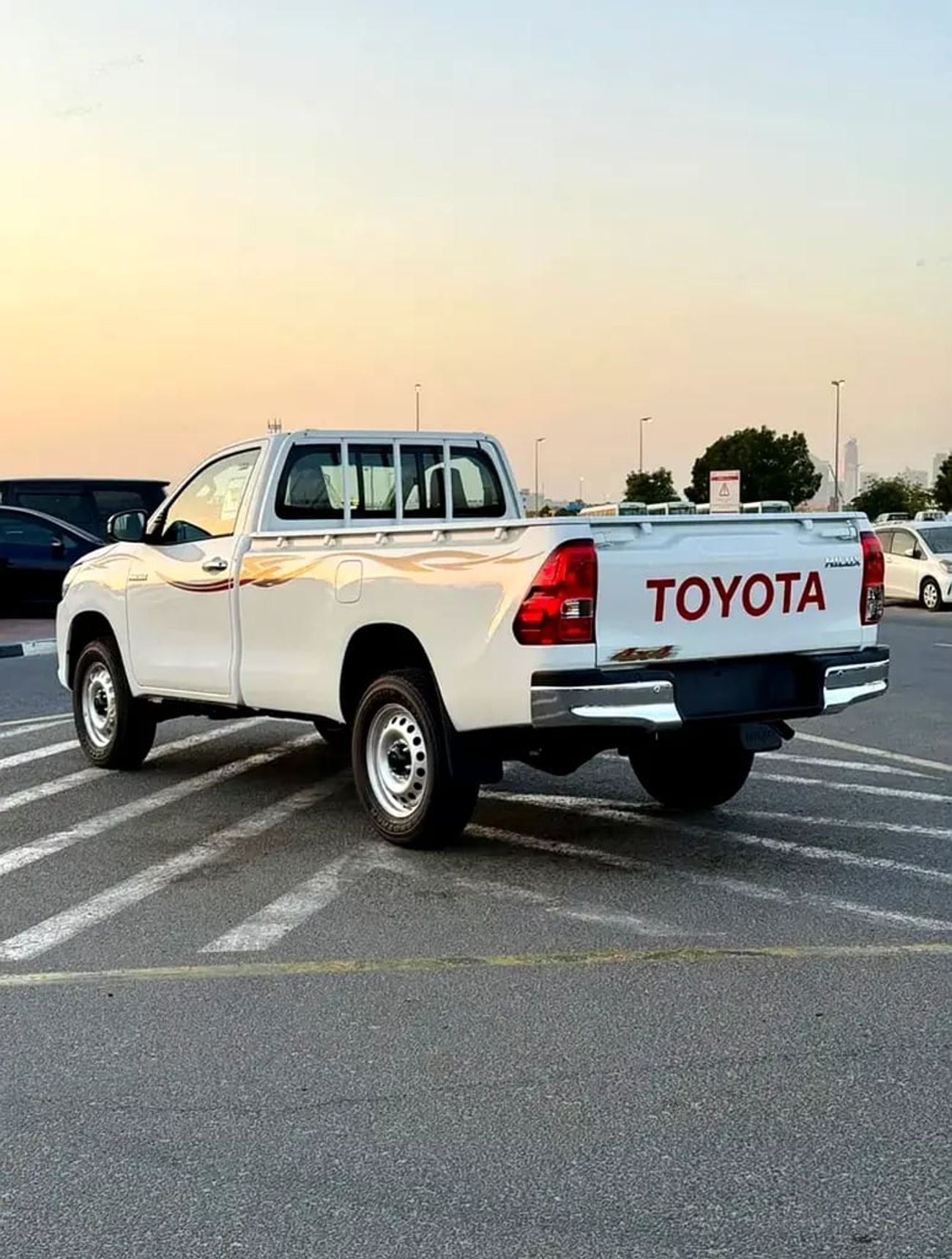 Toyota Hilux GL 2.7L PETROL GCC Specs