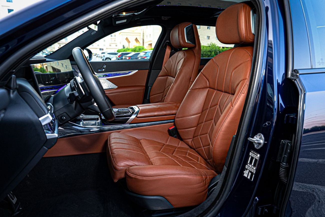 بي أم دبليو 740i