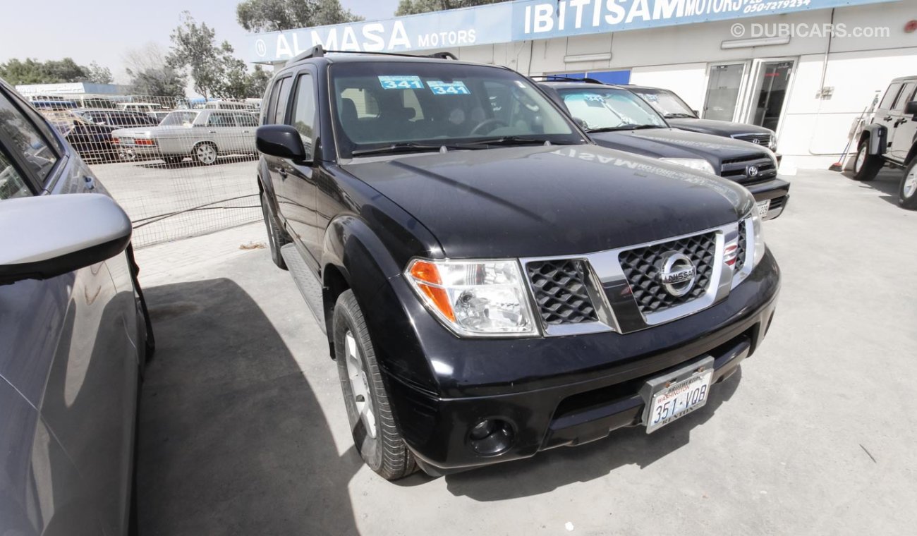 Nissan Pathfinder SE