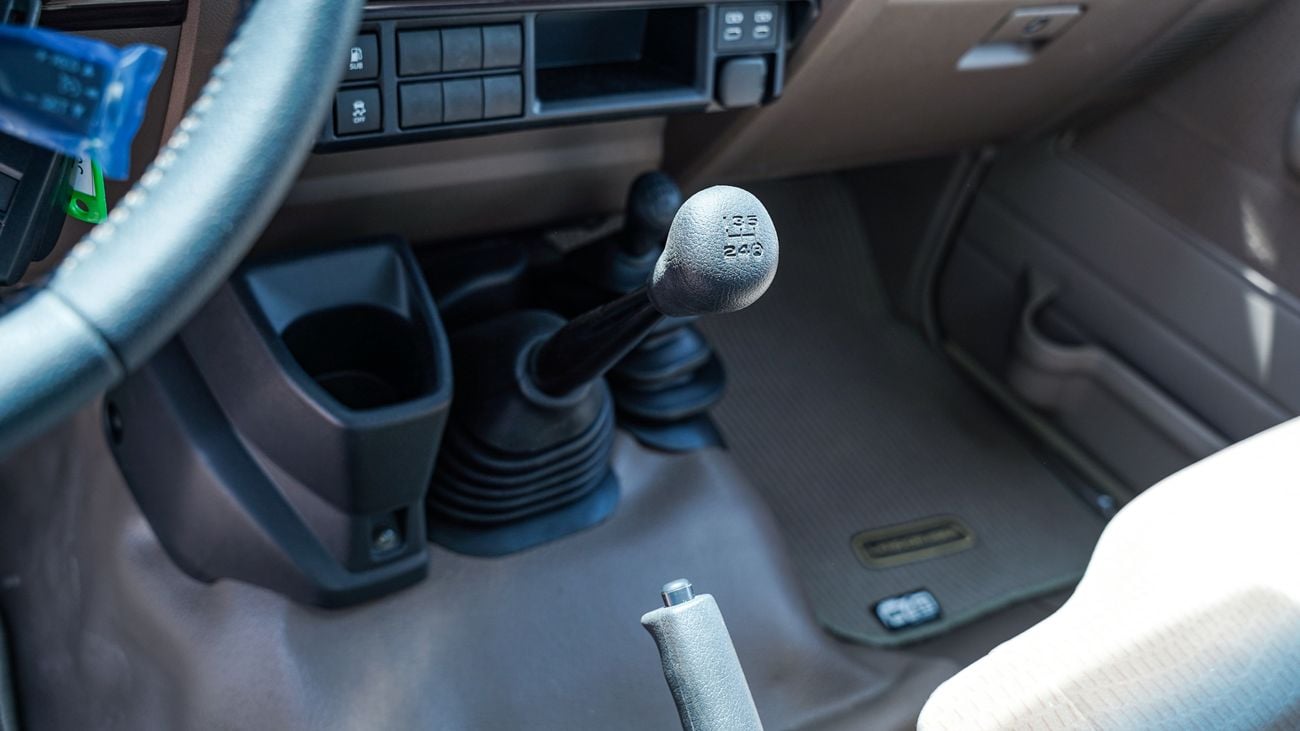 تويوتا لاند كروزر بيك آب