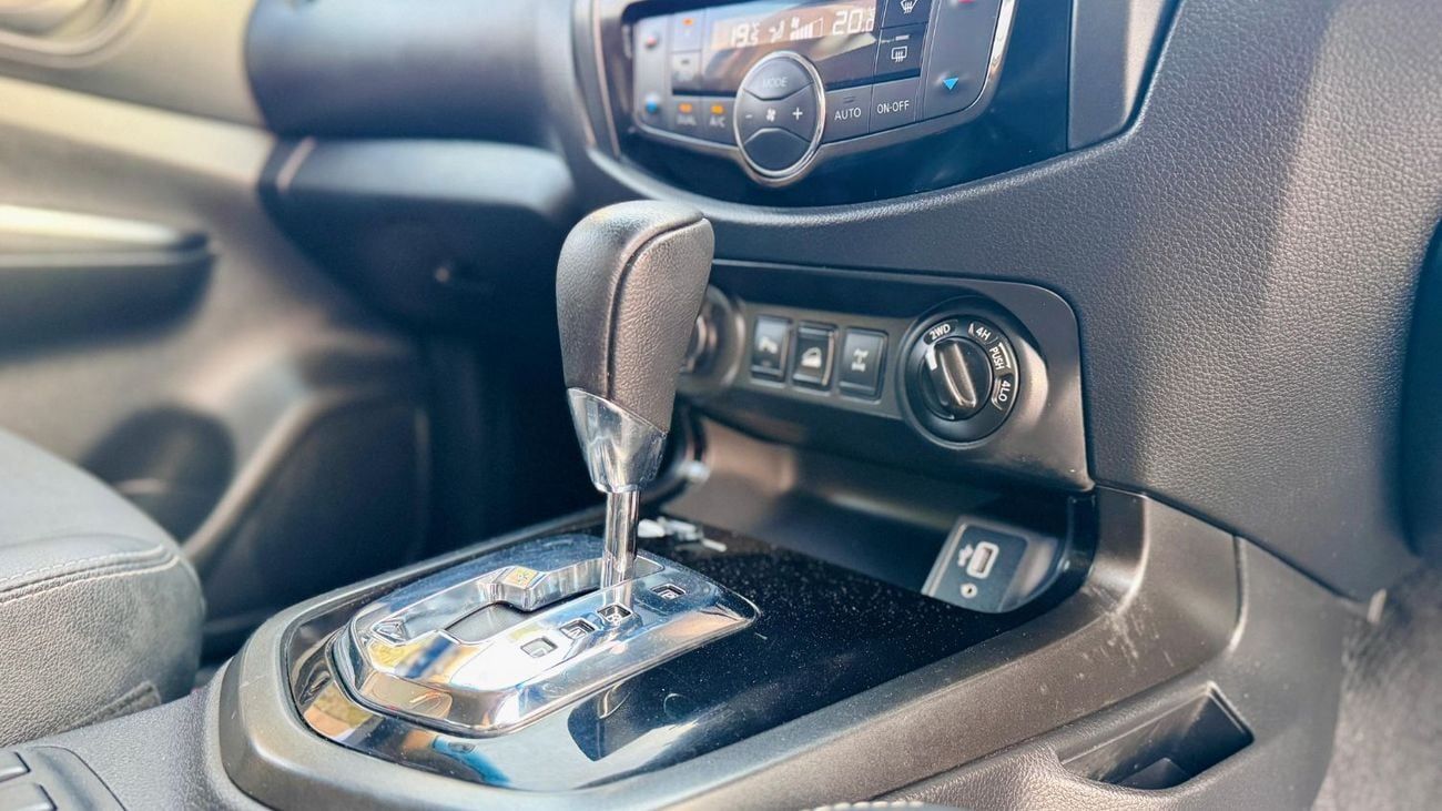 نيسان نافارا -