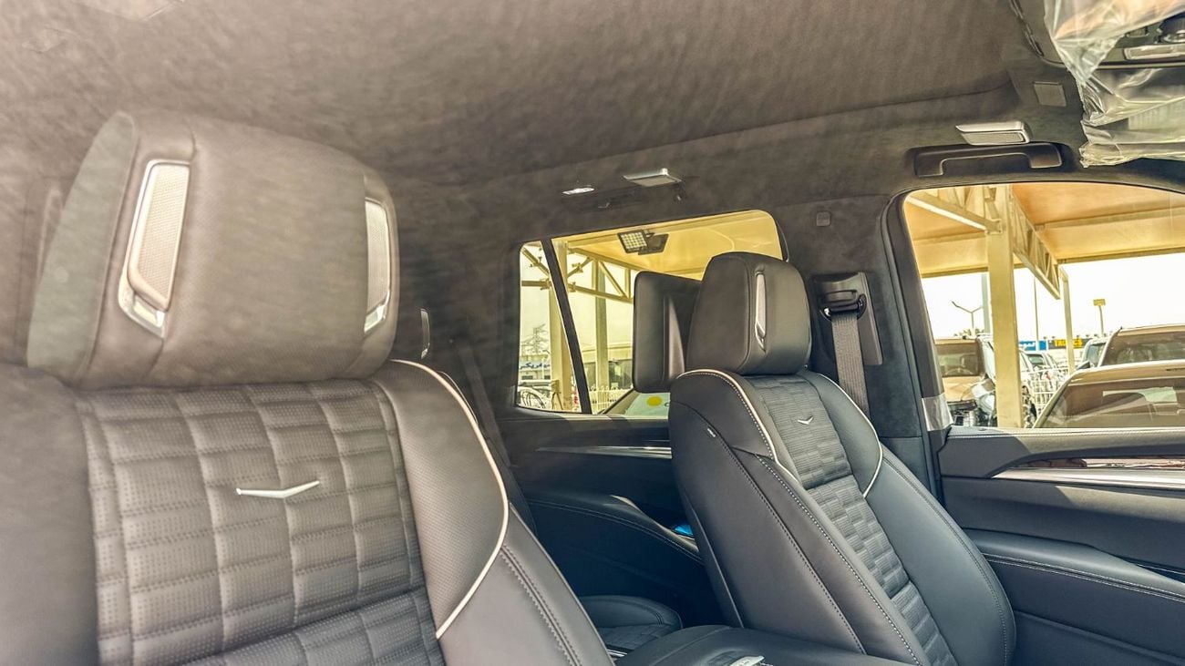 كاديلاك إسكالاد Sport Platinum Executive 6.2L V8 4WD 2026 Brand New American Specs