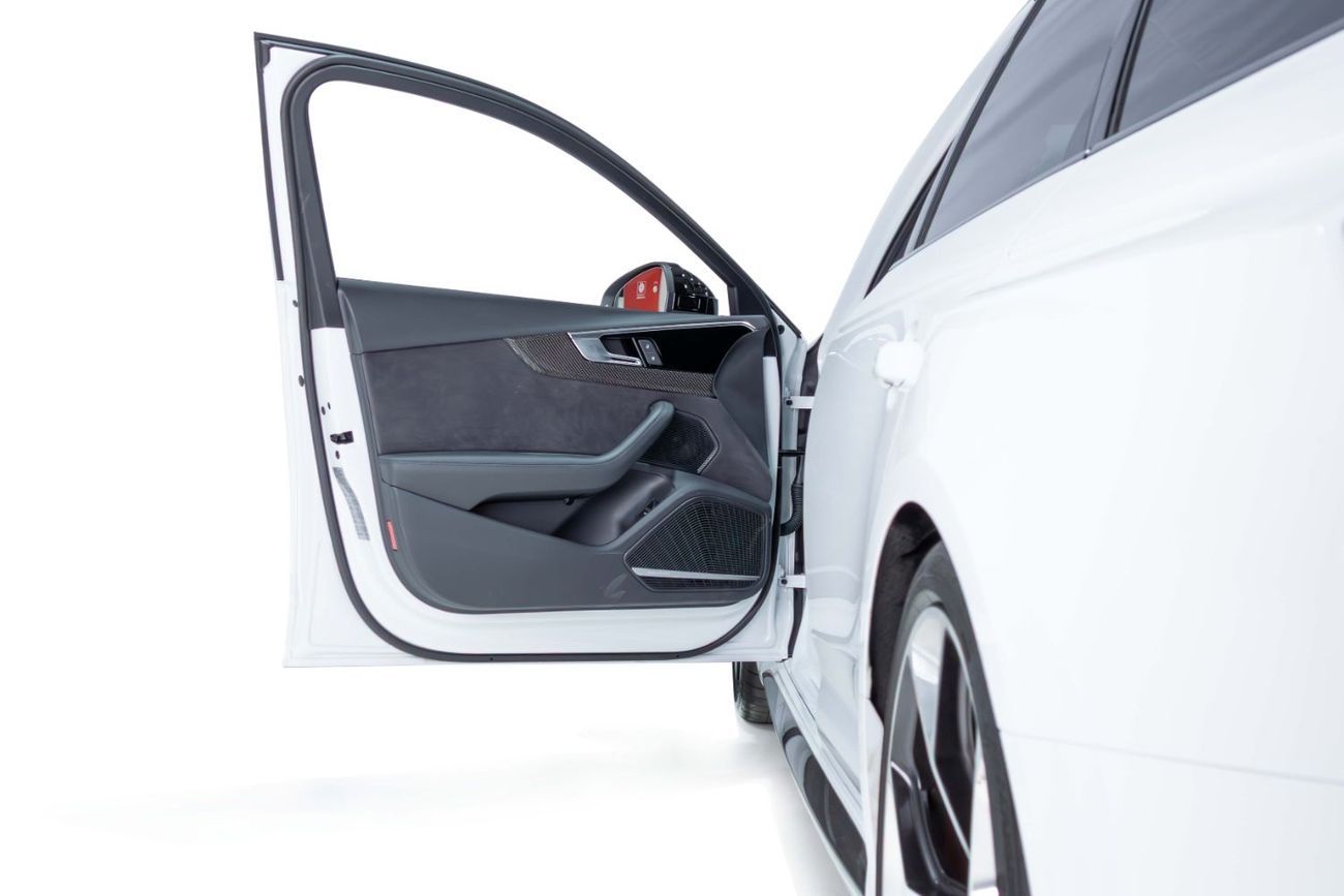 Audi RS4 Avant-Al Nabooda WarrantyService Contract-Very Low Mileage-Carbon Fiber RS Bucket Seats