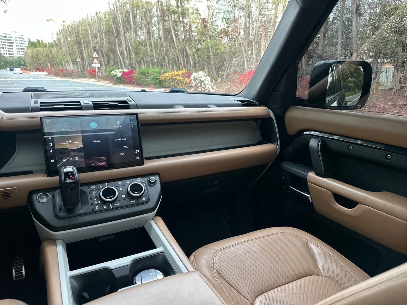 Land Rover Defender P400 110 X-Dynamic HSE 3.0L (5 Seater) | 2025 | GCC Specs | V6 400 HP | Perfect Condition | Full Ser