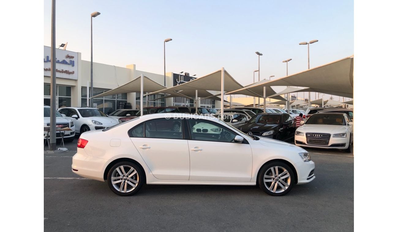 Volkswagen Jetta Volex wagan Getta model 2016 GCC car prefect condition full option sun roof leather seats bac condi