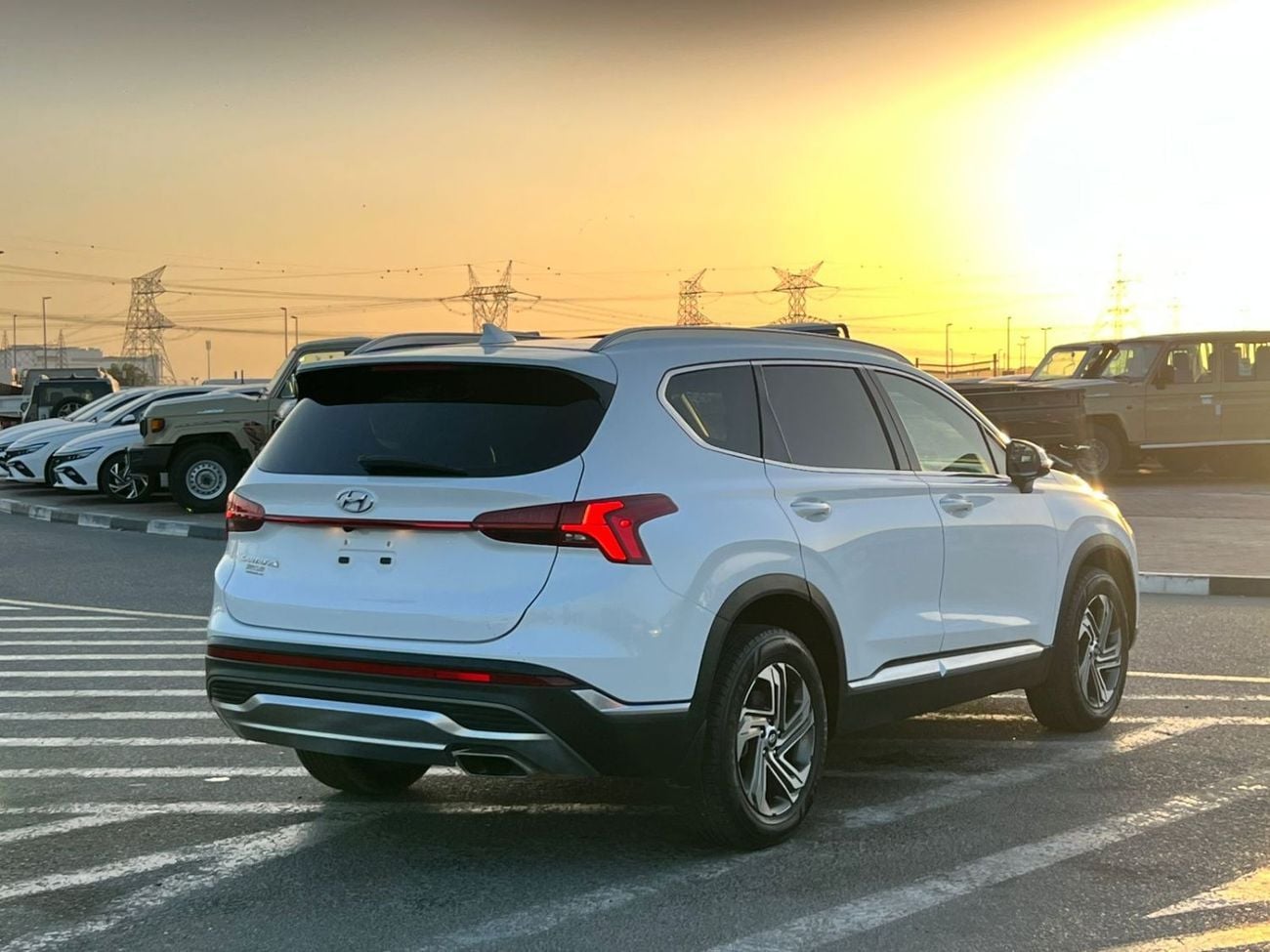 Hyundai Santa Fe SMART 2022 Hyundai Santa Fe Full Option 2.5L V4 -Panoramic Sunroof - Leather Seat - Rear Camera