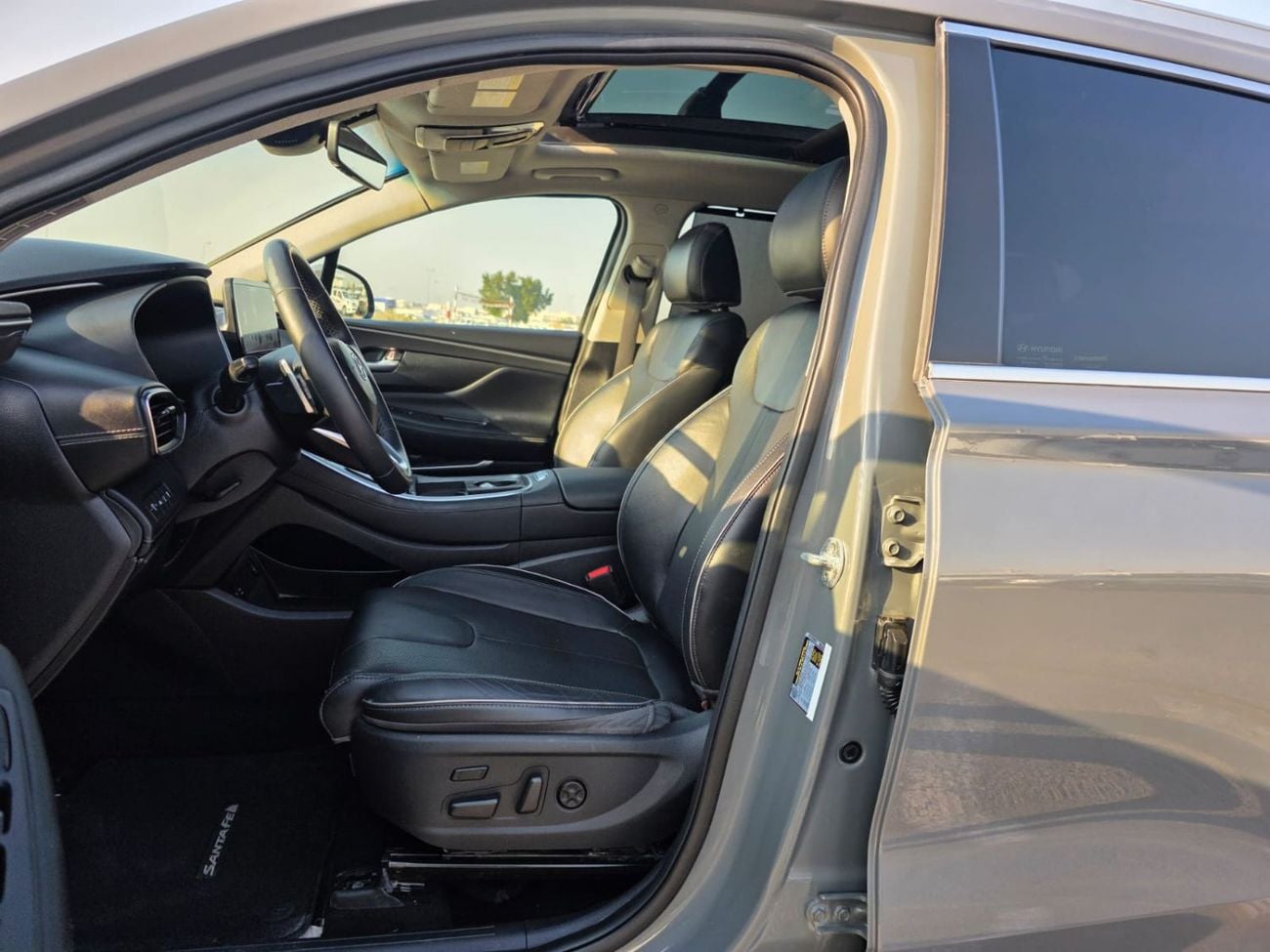 Hyundai Santa Fe limited 2.4T Panoramic Roof , 360 camera and Auto parking sensors