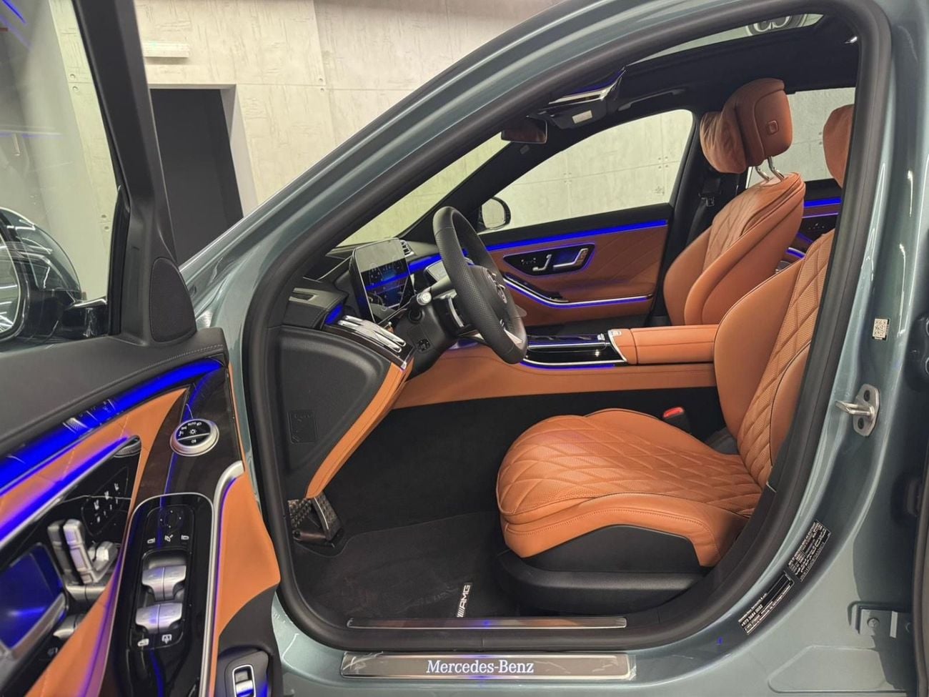 Mercedes Benz S500 4MATIC L 4MATIC - Brand New - GCC Specs - Warranty Available