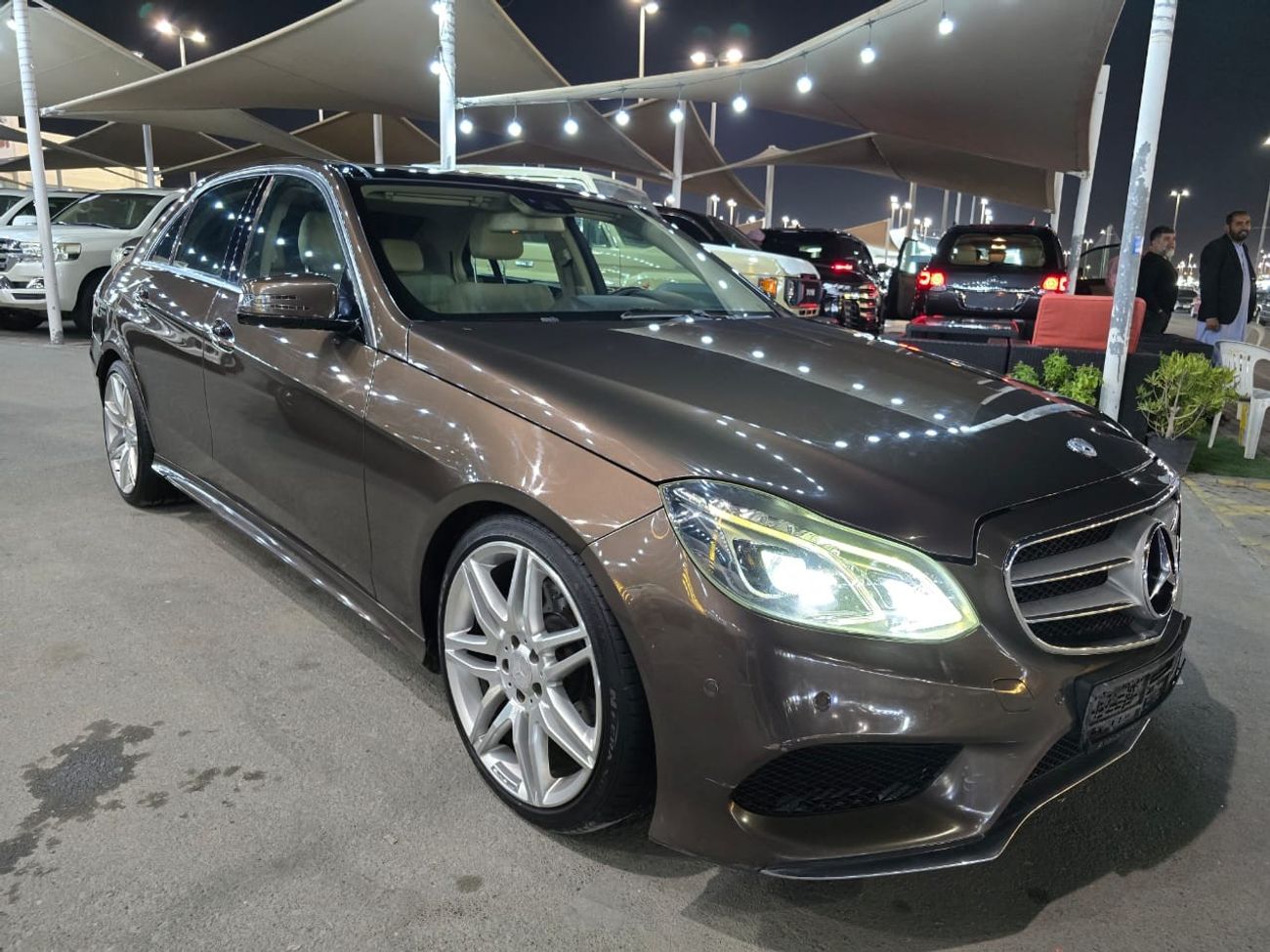 Mercedes-Benz E300 MERCEDES BENS E300 2014 GCC V6 ENGINE 3.5L clean car without accident without paint no any work requ