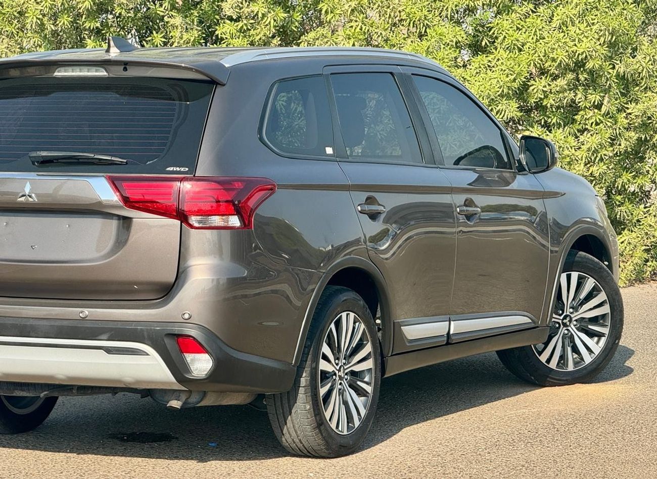 Mitsubishi Outlander GLX 2.4L 850-Monthly l GCC l Cruise, 4wd, GPS l Accident Free