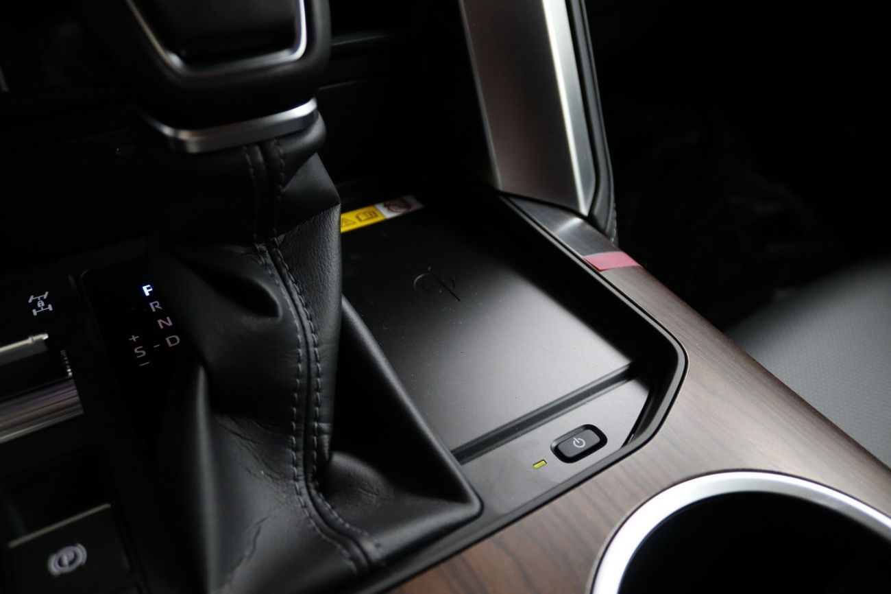 Toyota Land Cruiser 2025 LAND CRUISER 300 4.0 V6 VXE.s RADAR **EXPORT ONLY**التصدير فقط خارج الخليج***