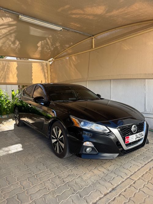 نيسان ألتيما