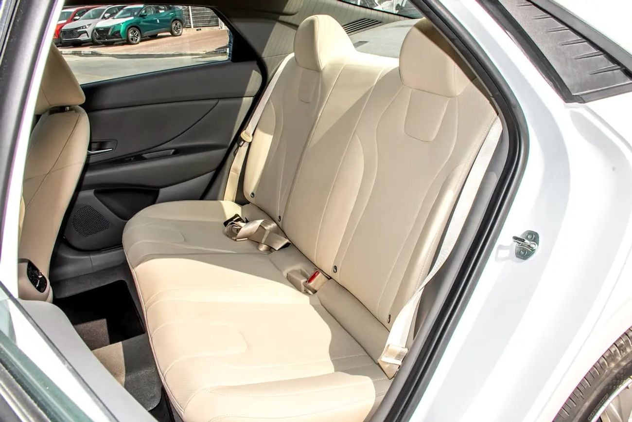 Hyundai Elantra SMART – GCC SPECS – ONLY 52,000 KM – FULL SERVICE HISTORY