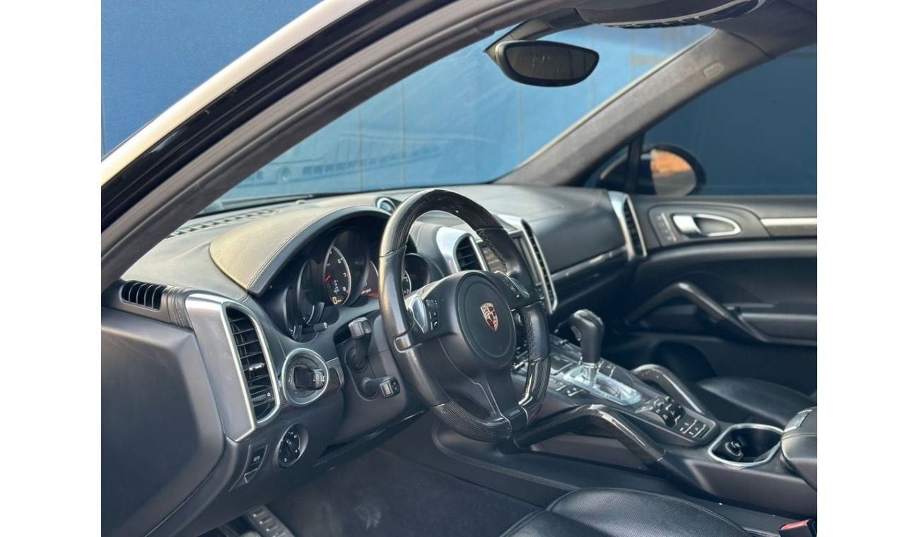 Porsche Cayenne Turbo 4.8L (500 HP) Turbo 4.8L V8 (500 HP) | 2011 | GCC Specs | First Owner | Low Mileage | Perfect