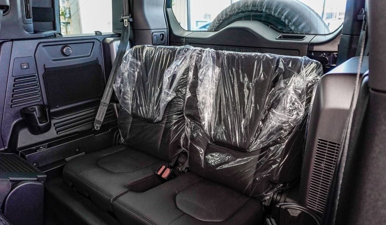 Land Rover Defender P400 110 X-Dynamic HSE 3.0L (7 Seater) Land Rover Defender 110 HSE X-Dynamic P400 | Black Pack Editi