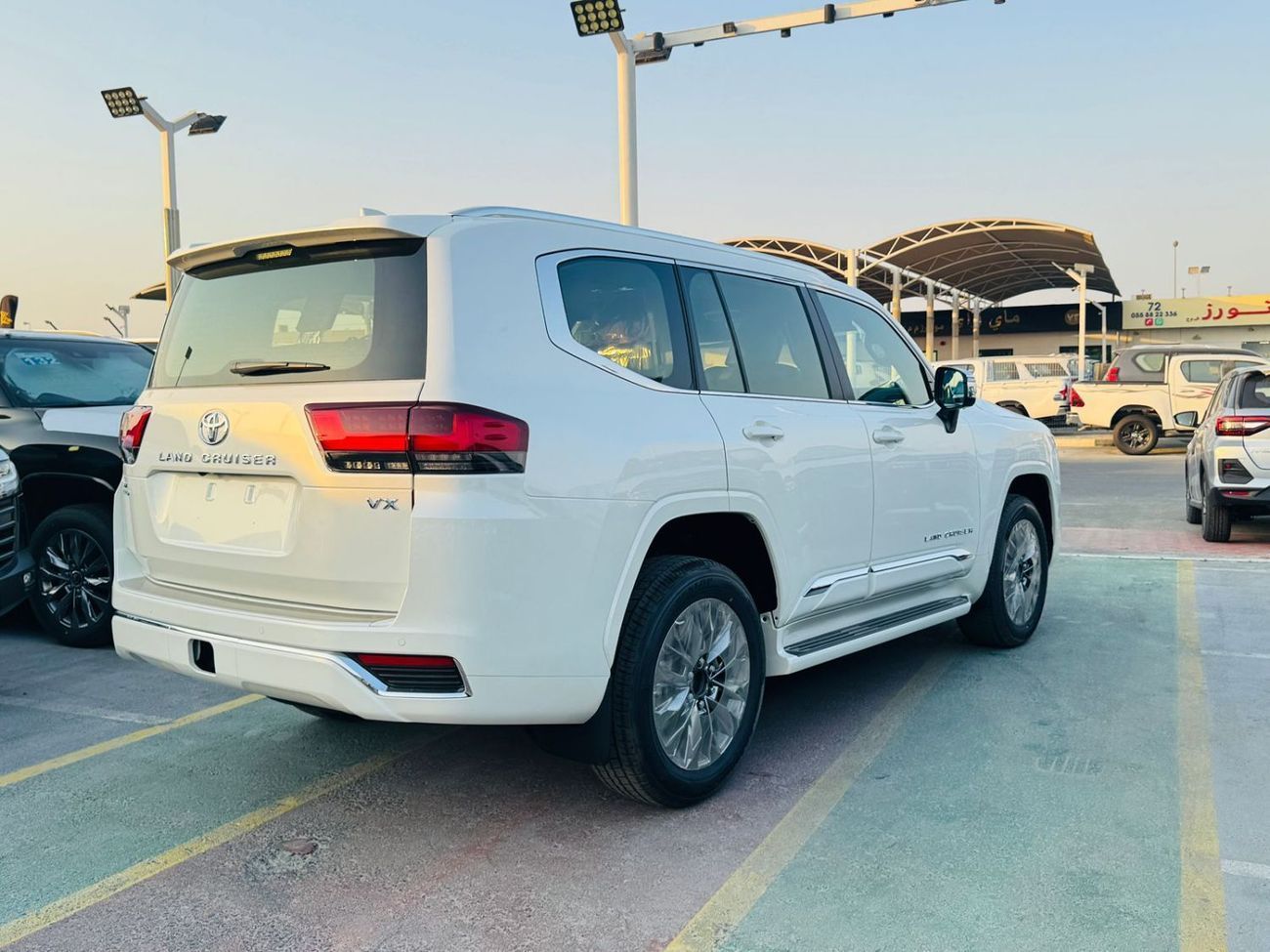 Toyota Land Cruiser TOYOTA LC300 VX 3.5L PTR  GCC A/T F/O WHITE 2025