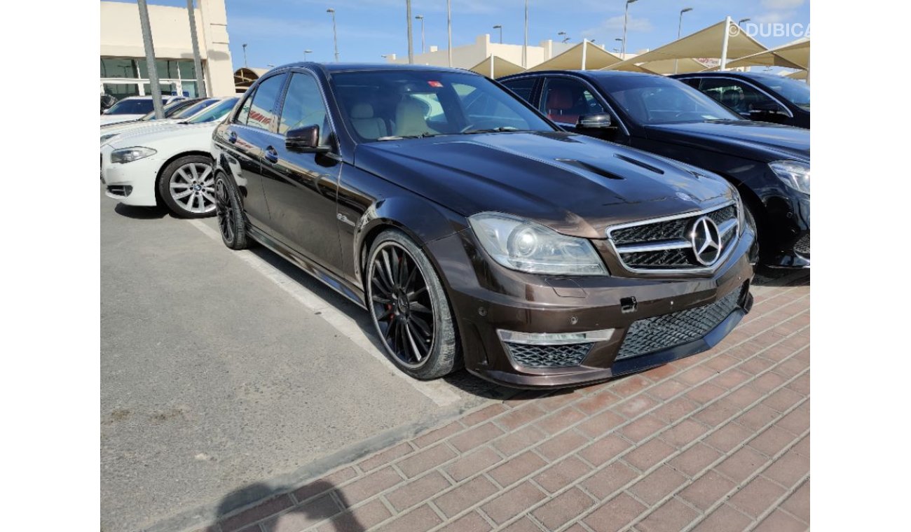 مرسيدس بنز C 63 AMG 2009 Model Full options Gulf specs