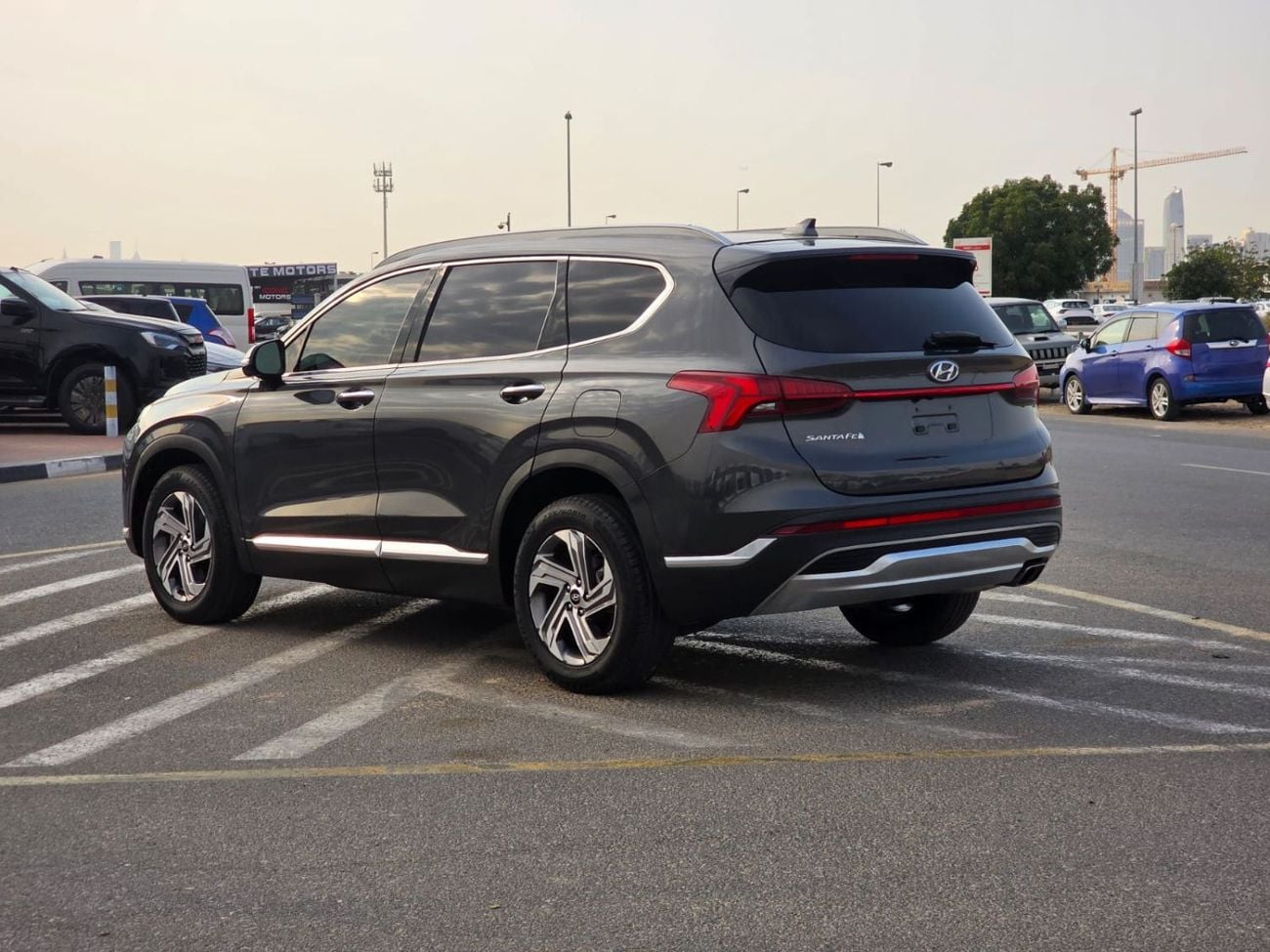 Hyundai Santa Fe Comfort 2.4L Panoramic Roof , 360 camera and Trunk automatic