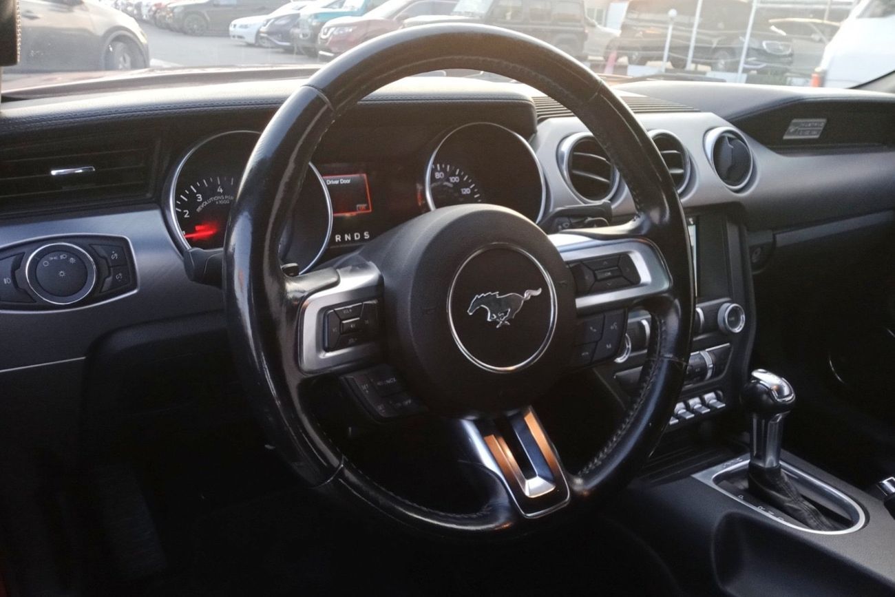 Ford Mustang Ford mustang ecoboost convertible V4  Body kit GT Model 2019 Price: 68000 Dhs Mileage: 44000 Mi Spec