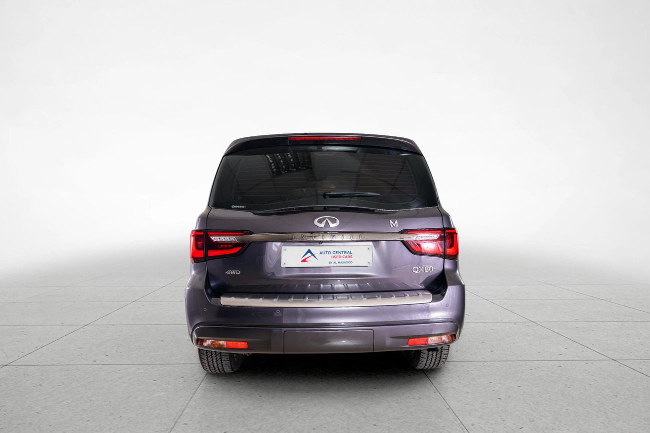 Infiniti QX80 LUXE 5.6
