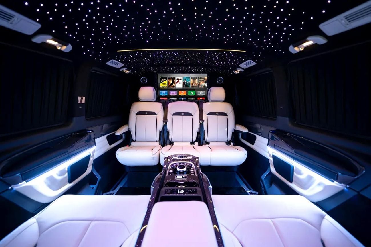 مرسيدس بنز V 300 ARRIVAL MODEL VIP MERCEDES GCC V300 with ADDITIONAL REAR AC - 2 Years Warranty by VLINE