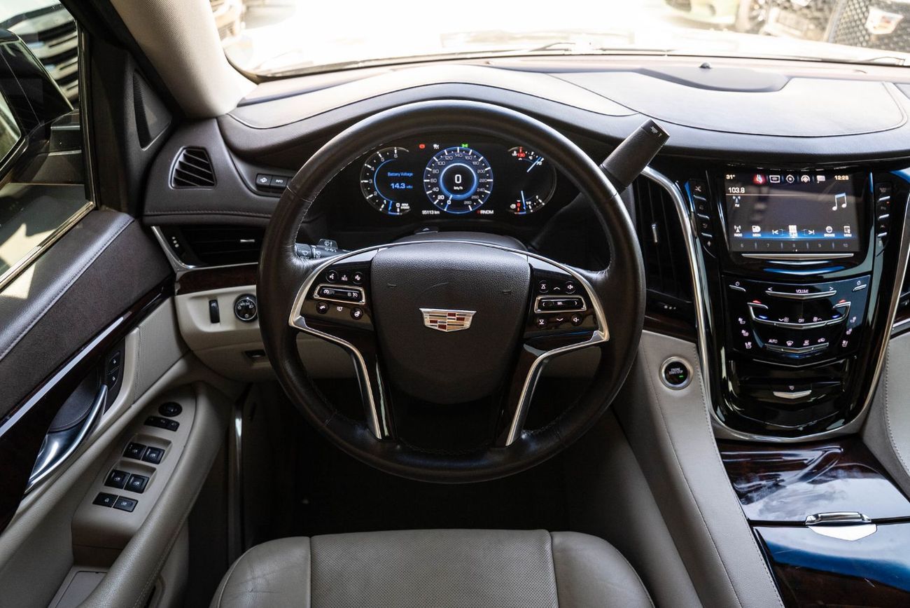 Cadillac Escalade Platinum 6.2L Platinum 2016 Full Service History GCC 6.2L V8 Low Mileage