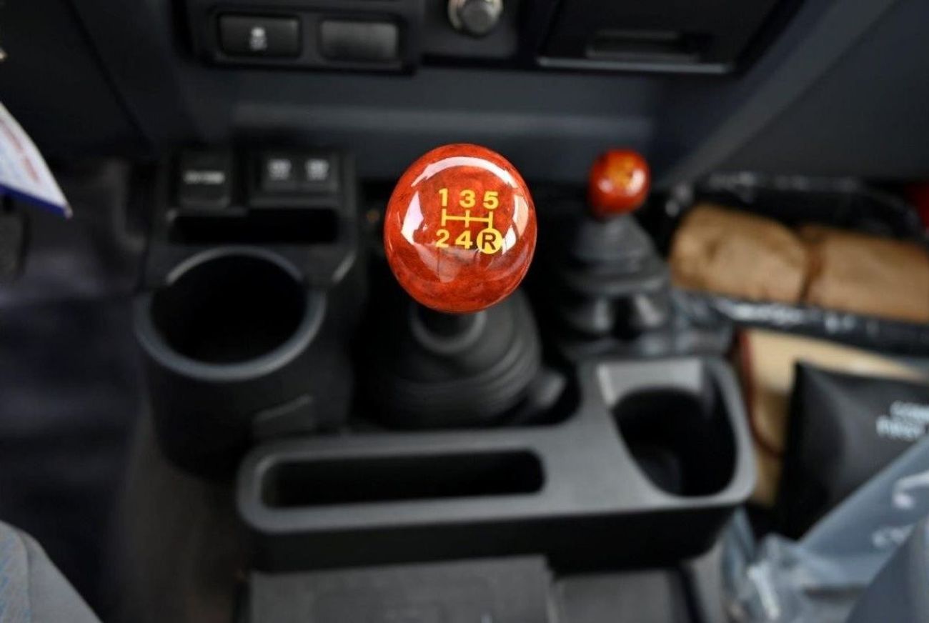 Toyota Land Cruiser Pick Up 79 Double Cab Pick up Truck V8 4.5L Diesel 4WD Manual Transmission