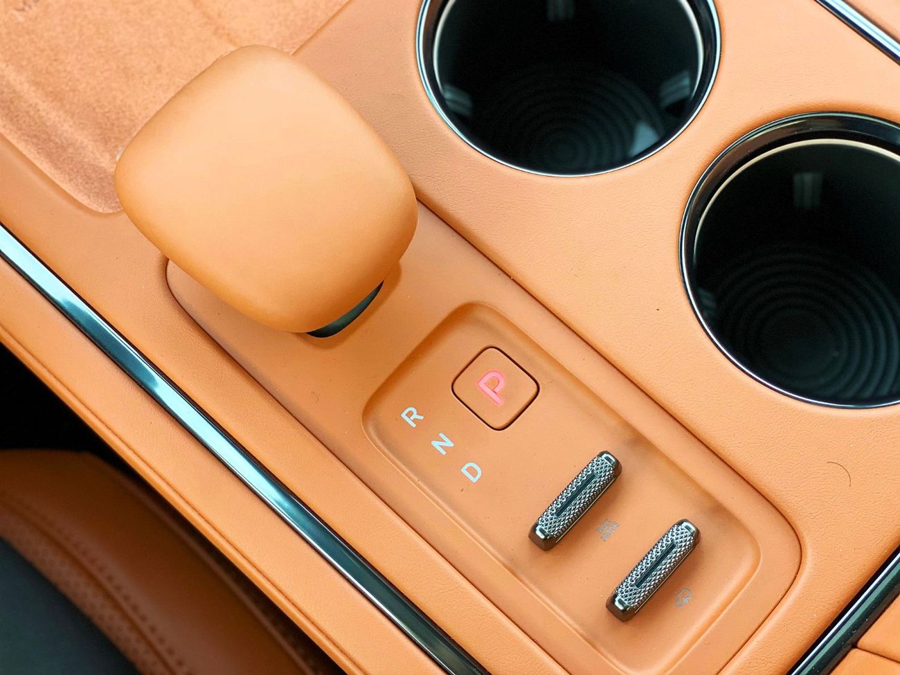 روكس أداماس (EXPORT ONLY) ROX Adamas vip 6 seats (EREV)  A/T 4*4 SUV  White  color 2026 model