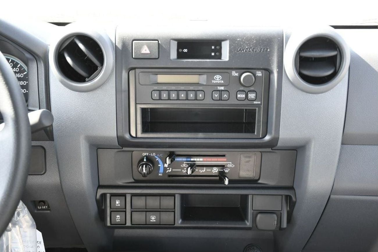 Toyota Land Cruiser 70 4.0L V6 78 Serice MT ( Ready Car )