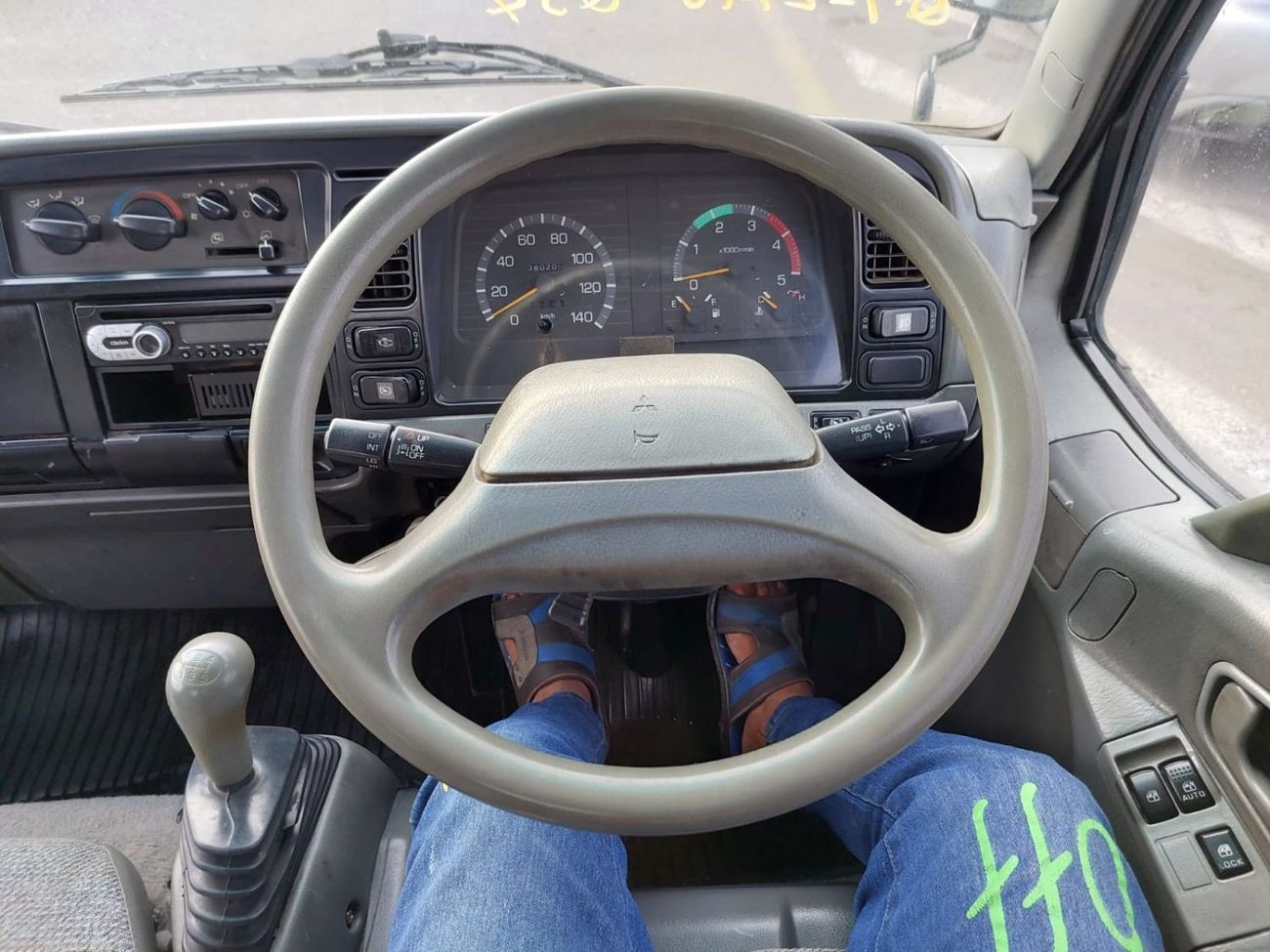 Mitsubishi Fuso Canter MITSUBISHI CANTER TRUCK RIGHT HAND DRIVE(PM30785)