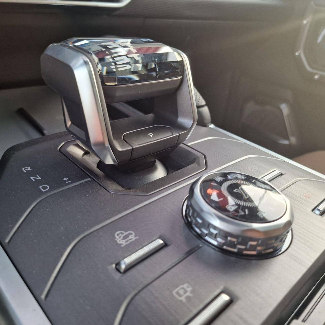 Jetour T2 | Jetour T2 Travel Plus 2025 – Brand New Exterior Color: Premium Pearl Black Interior Color: Premium