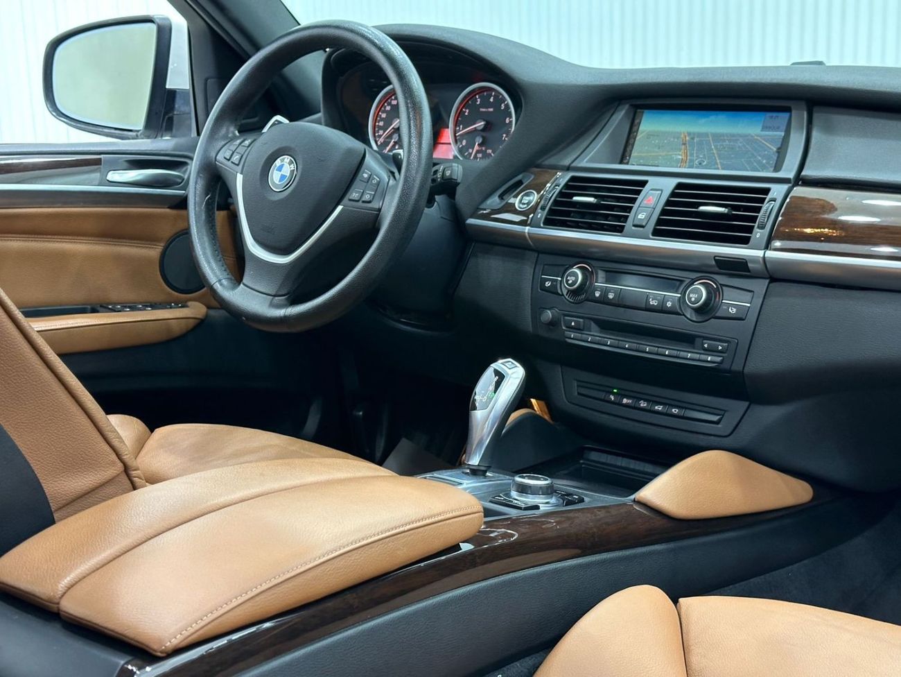 BMW X6 35i Exclusive 2014 BMW X6 xDrive35i, Service History, Low Kms, Full Options, GCC