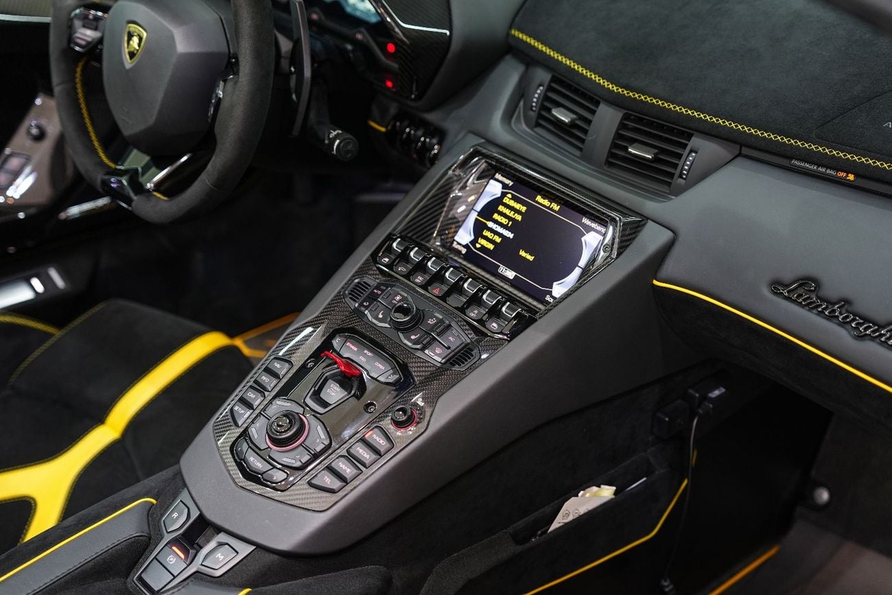 Lamborghini Aventador Roadster SVJ, 1 of 800, Full Carbon Fiber Package, Very Low KM!!