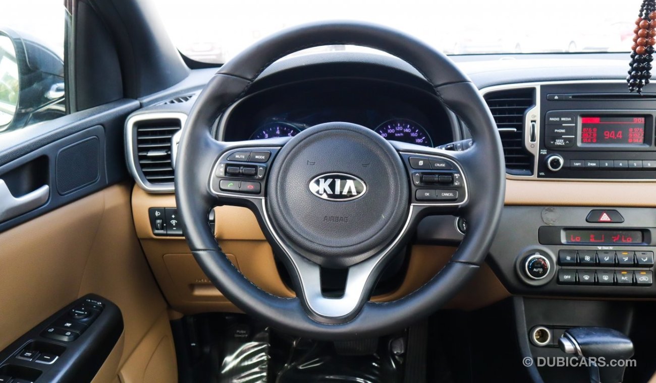 كيا سبورتيج Pre-owned Kia Sportage for sale in Sharjah. Grey/Silver 2018 model, available at Wael Al Azzazi Shar